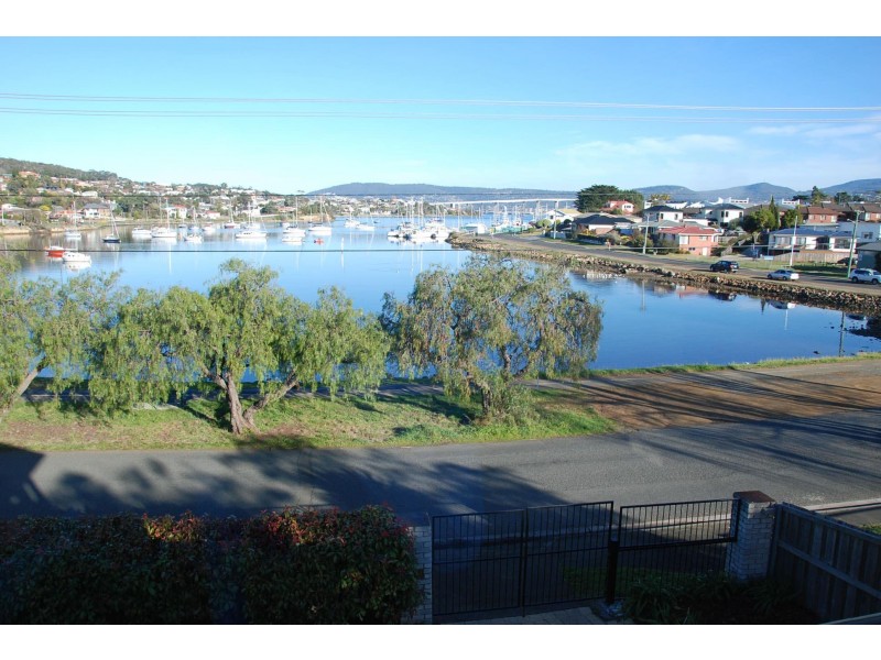 7  Esplanade, Lindisfarne TAS 7015