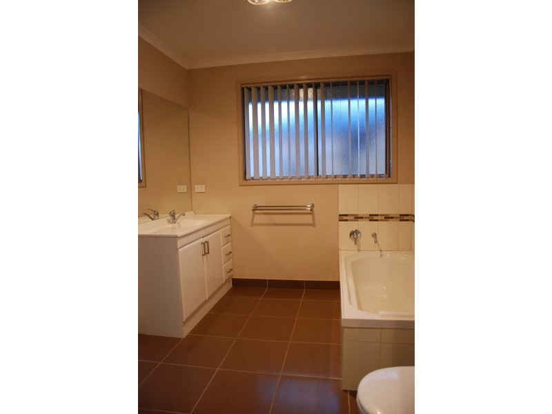 2/5 Erebus Street, Warrane TAS 7018