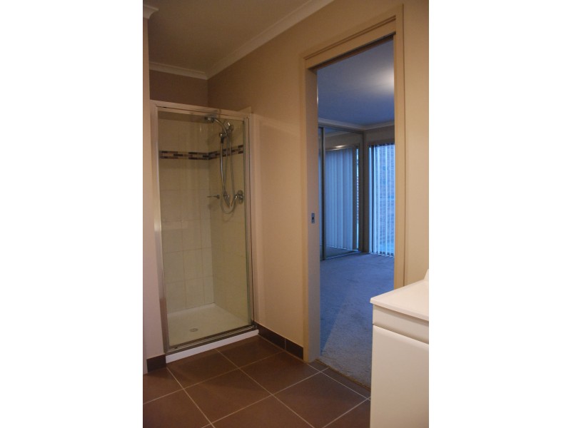 2/5 Erebus Street, Warrane TAS 7018