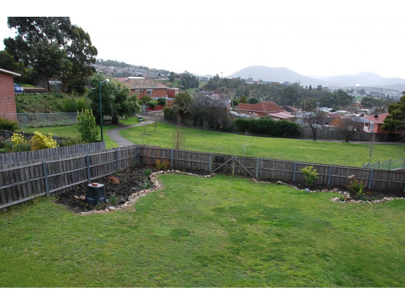43 Edge Avenue, Lenah Valley TAS 7008