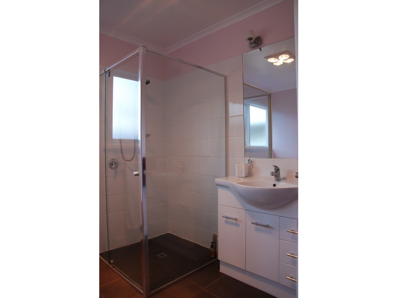 133 Derwent Avenue, Lindisfarne TAS 7015