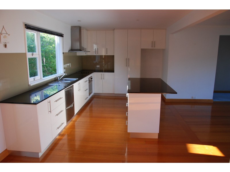 56 Begonia Street, Lindisfarne TAS 7015