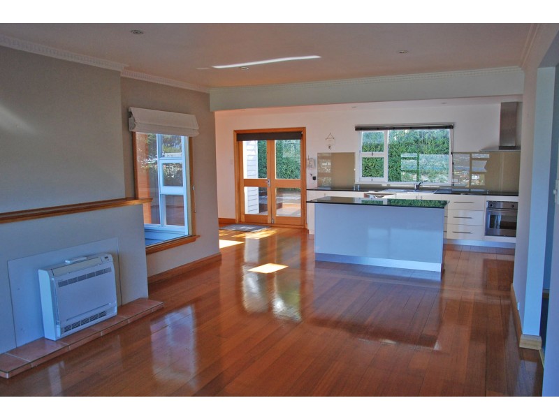 56 Begonia Street, Lindisfarne TAS 7015