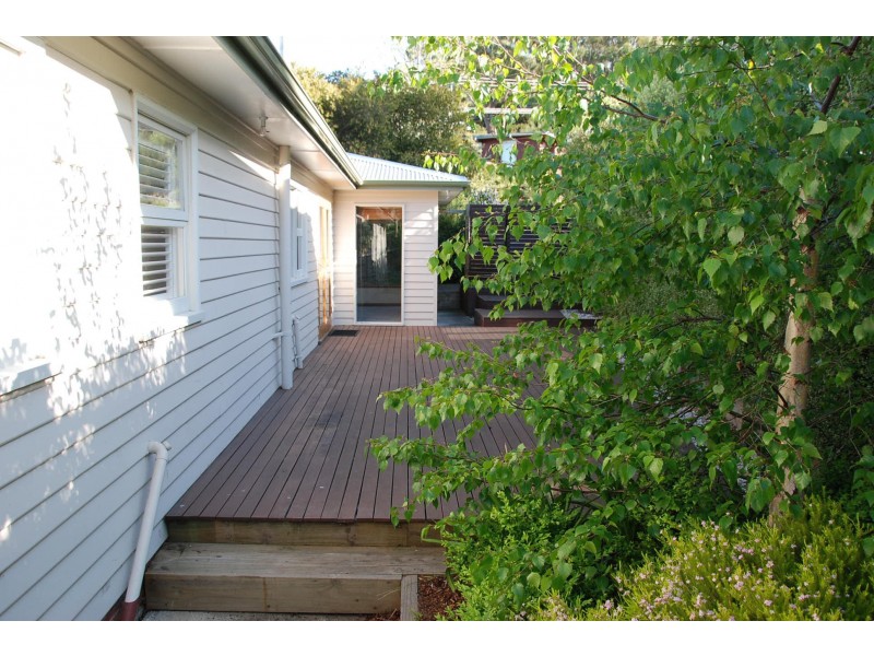 56 Begonia Street, Lindisfarne TAS 7015