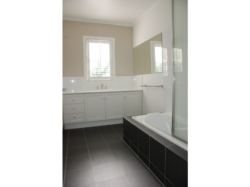 56 Begonia Street, Lindisfarne TAS 7015