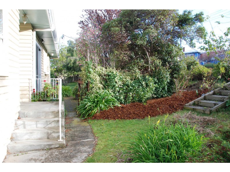 32 Corinna Road, Lindisfarne TAS 7015
