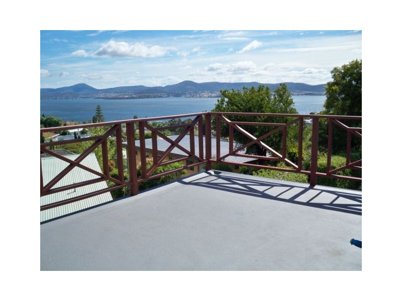13 Wandeet Place, Sandy Bay TAS 7005