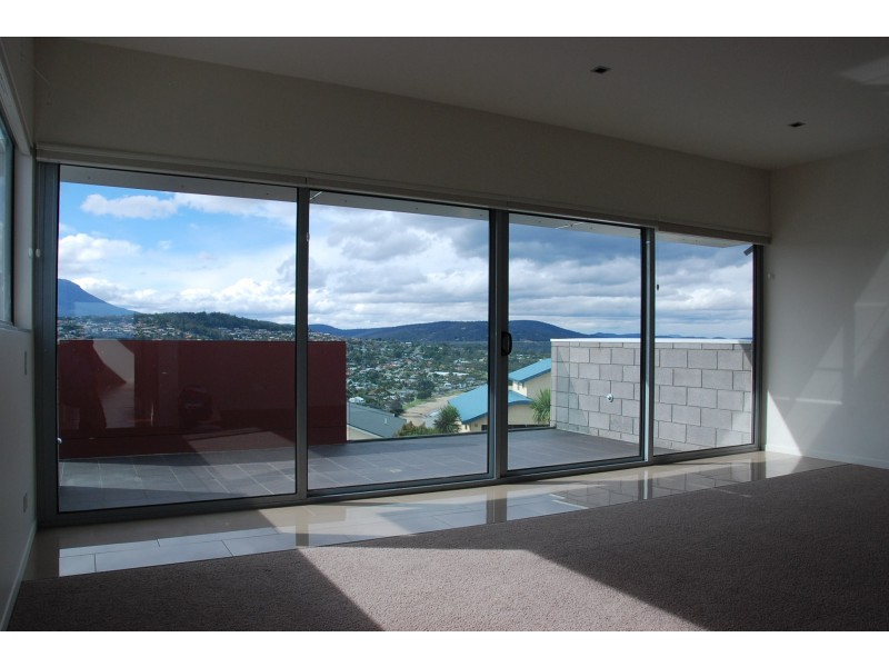 10 Liberty Court, Blackmans Bay TAS 7052