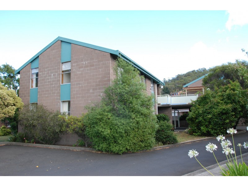 2/10 Lincoln Street, Lindisfarne TAS 7015