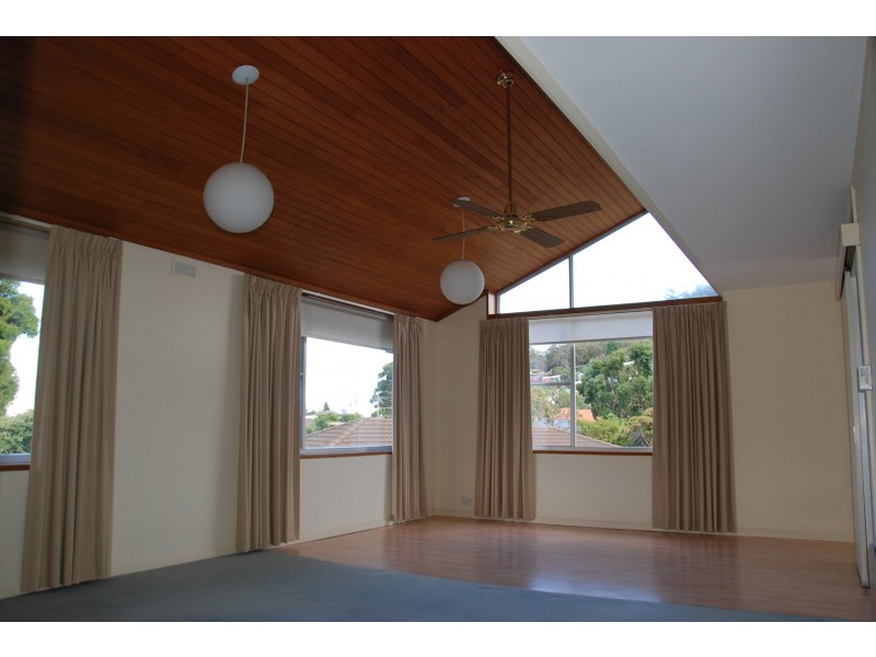 2/10 Lincoln Street, Lindisfarne TAS 7015