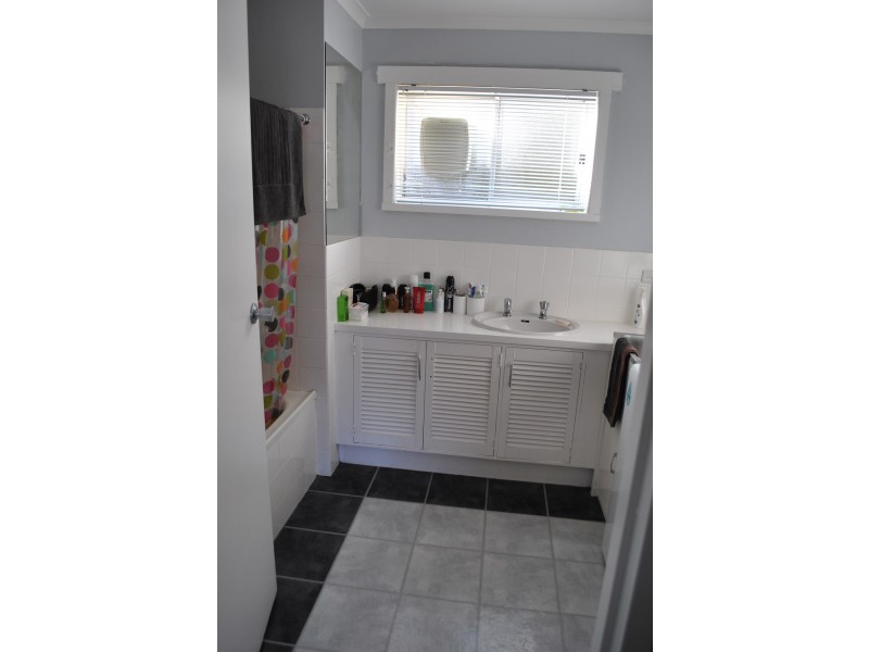 2/5 Castlereagh  Court, Lenah Valley TAS 7008