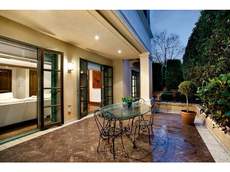 1/2 Lansell Road, Toorak VIC 3142