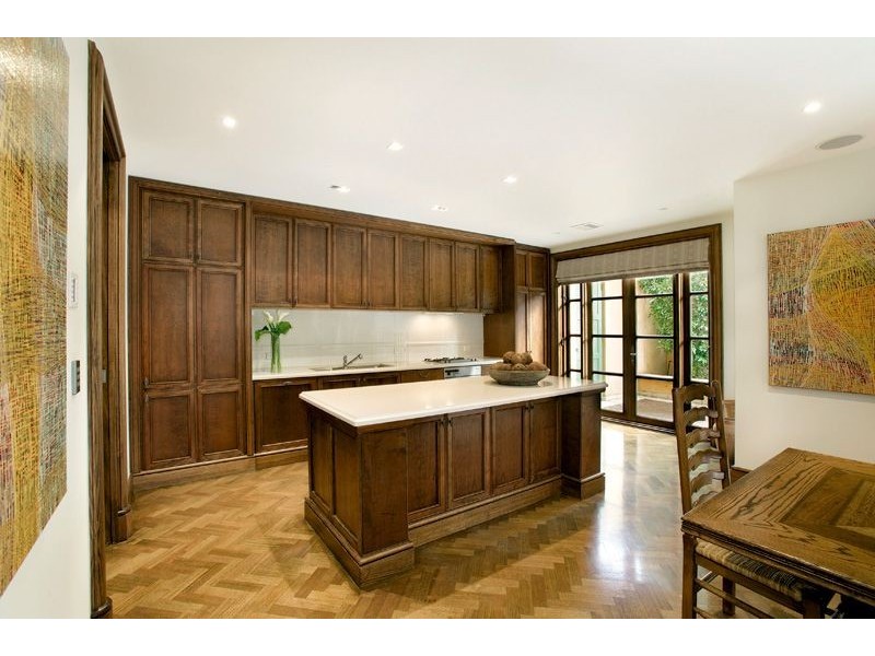 1/2 Lansell Road, Toorak VIC 3142