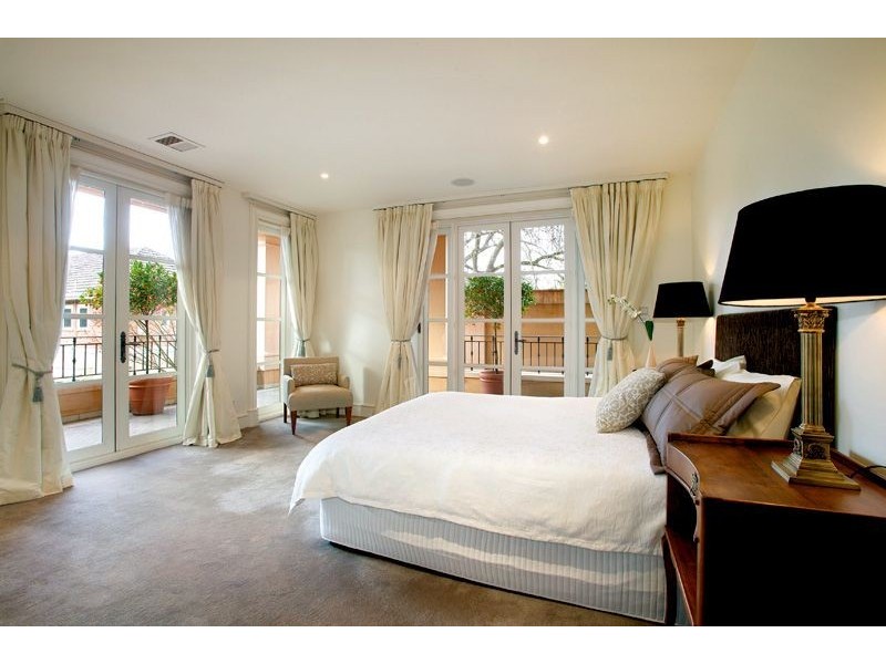 1/2 Lansell Road, Toorak VIC 3142