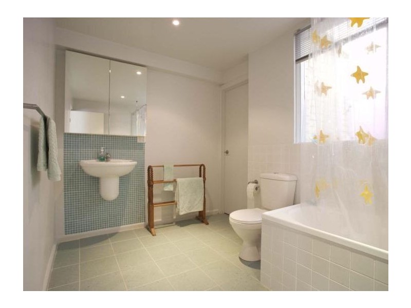 2/10 Burnett Street, St Kilda VIC 3182