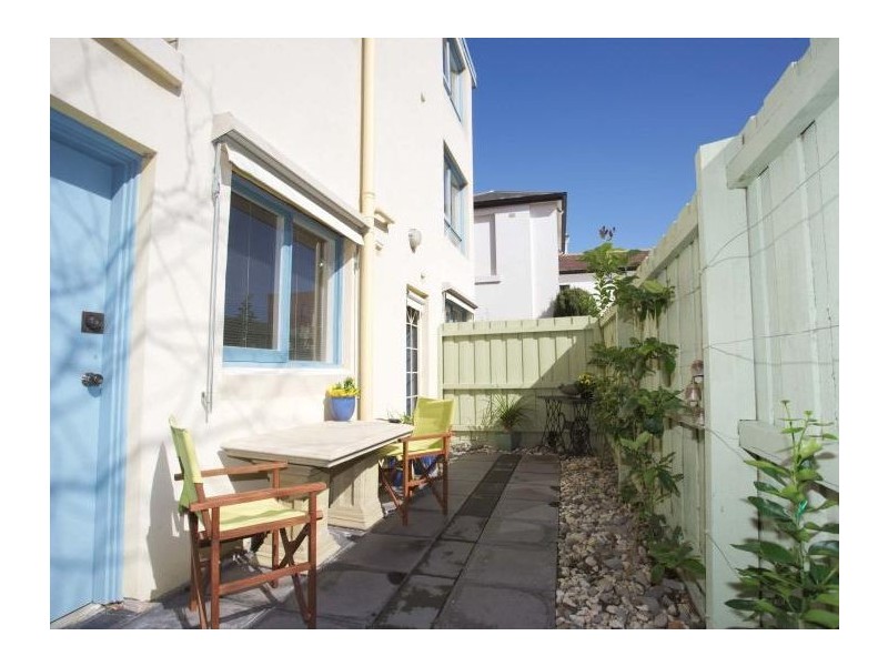 2/10 Burnett Street, St Kilda VIC 3182