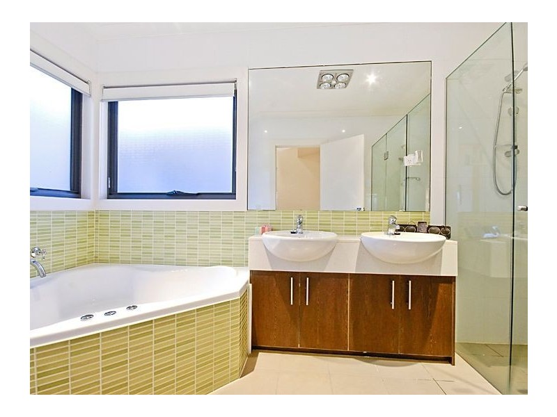 2 Seves Street, Altona VIC 3018