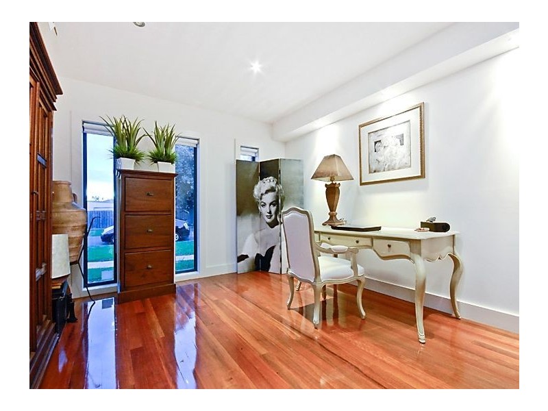 2 Seves Street, Altona VIC 3018