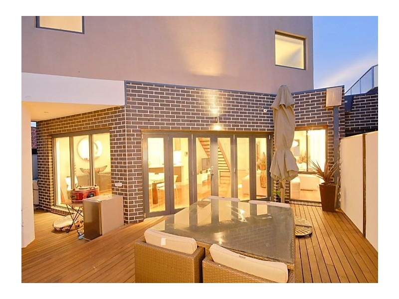 2 Seves Street, Altona VIC 3018