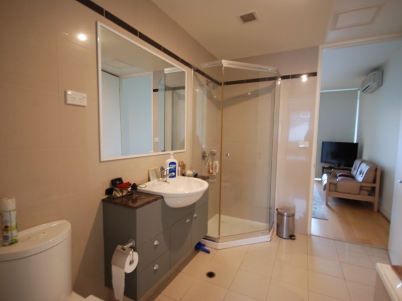 8/330 Drummond Street, Carlton VIC 3053