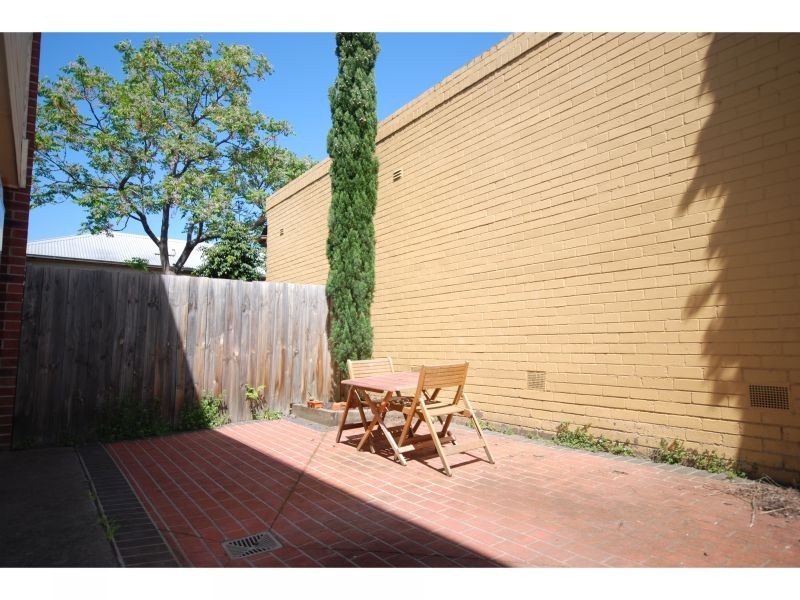 22 Eva Buhlert Close, Brunswick VIC 3056