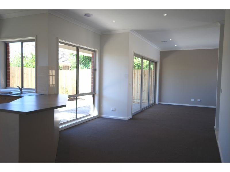 2/17 Douglas Street, Ashwood VIC 3147