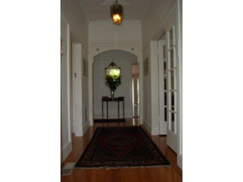 8 Saxby Road, Glen Iris VIC 3146