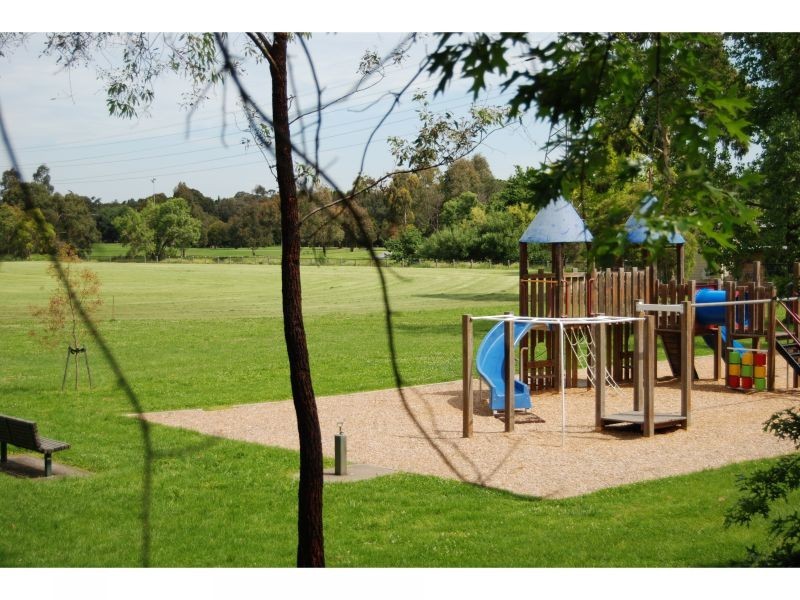 8 Saxby Road, Glen Iris VIC 3146