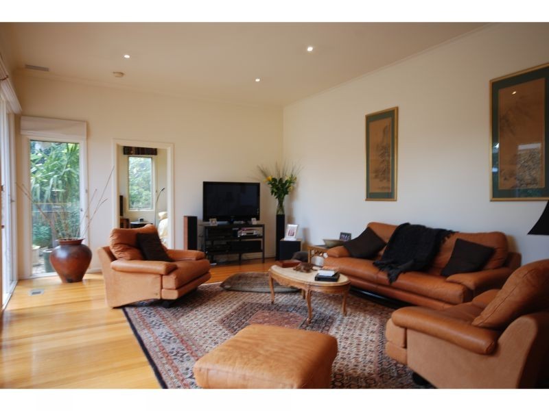 8 Saxby Road, Glen Iris VIC 3146