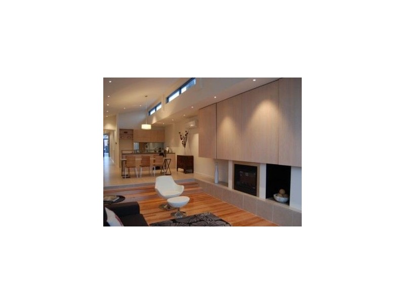8b Urquhart Street, Northcote VIC 3070