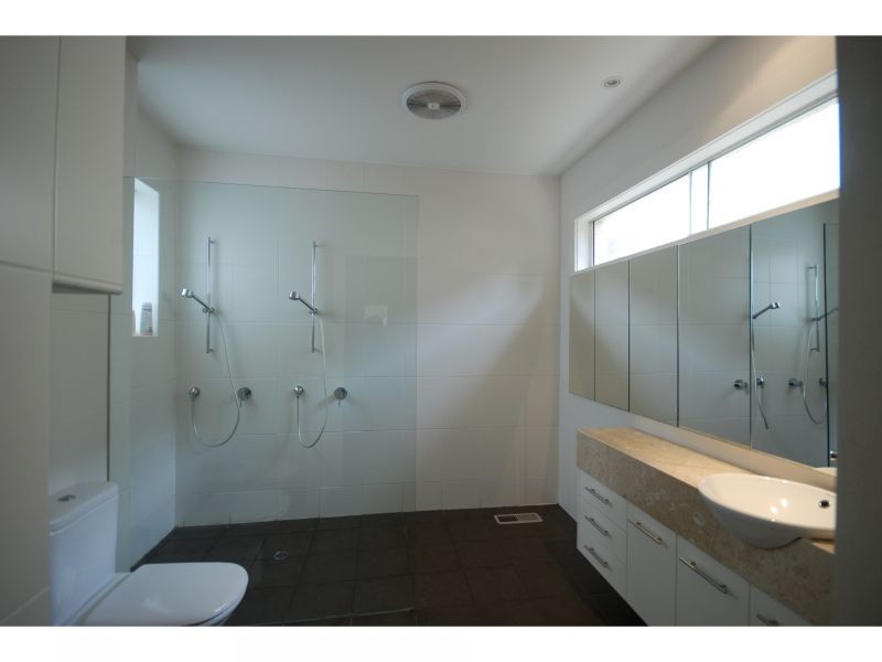 11 Hammerdale Avenue, St Kilda East VIC 3183