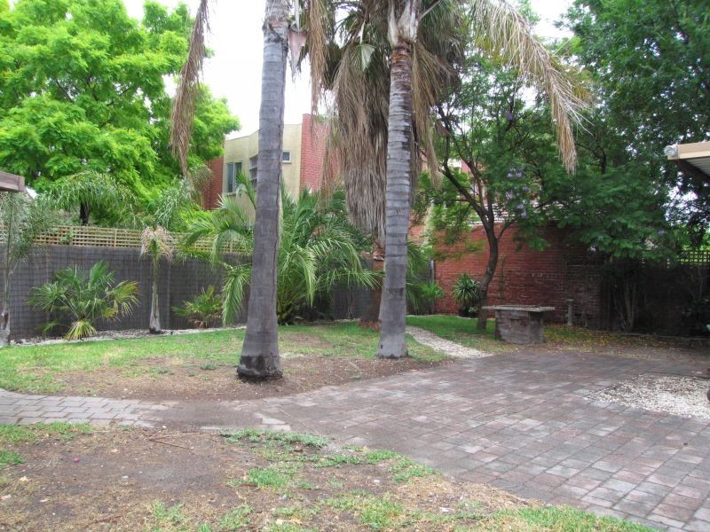 6 Hood Street, Elwood VIC 3184