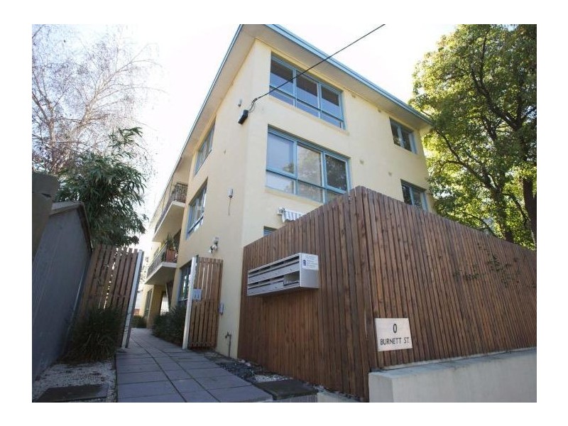 2/10 Burnett Street, St Kilda VIC 3182