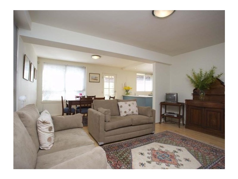 2/10 Burnett Street, St Kilda VIC 3182