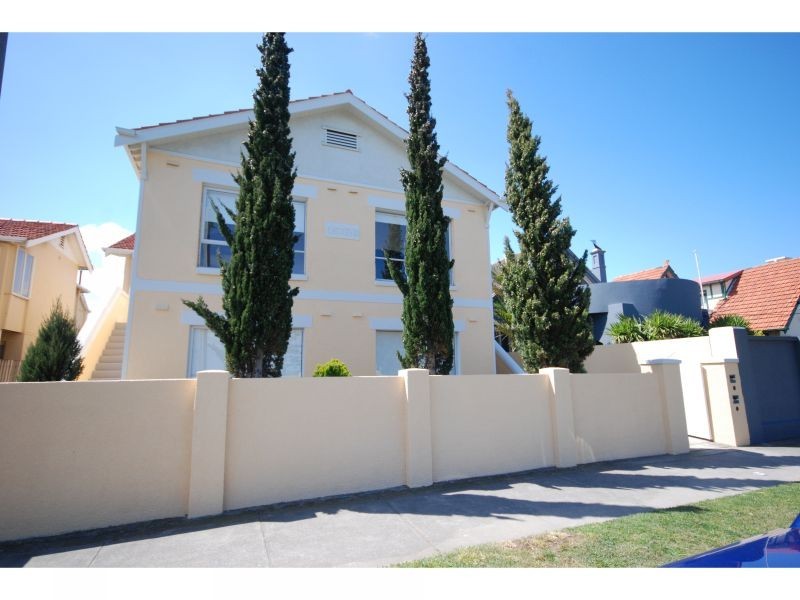 2/68 Marine Parade, Elwood VIC 3184