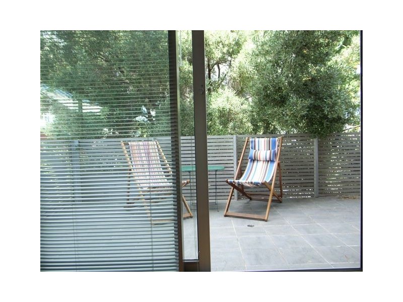 2/320 Drummond Street, Carlton VIC 3053