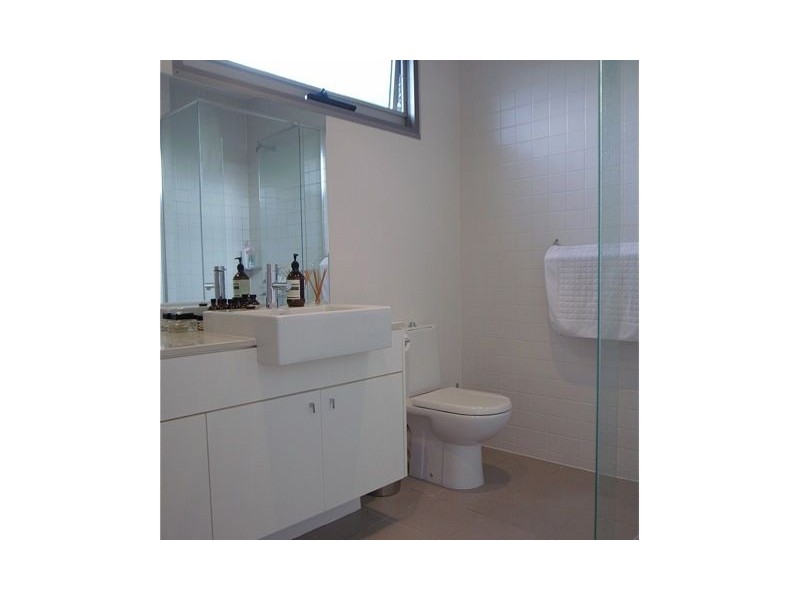 2/320 Drummond Street, Carlton VIC 3053