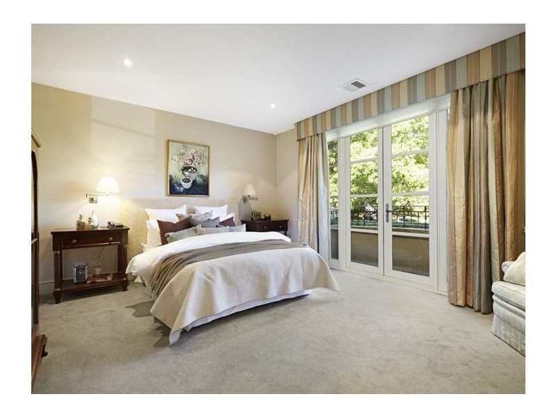 3/2 Lansell Road, Toorak VIC 3142