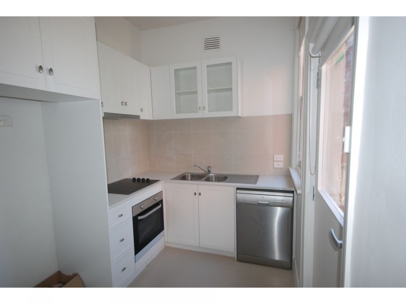 1/68 Marine Parade, Elwood VIC 3184