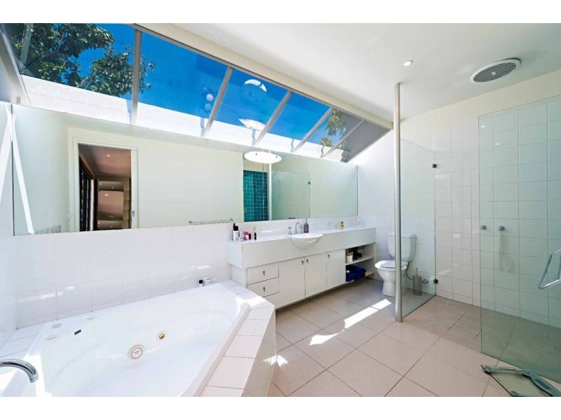 37 Woodland Street, Essendon VIC 3040