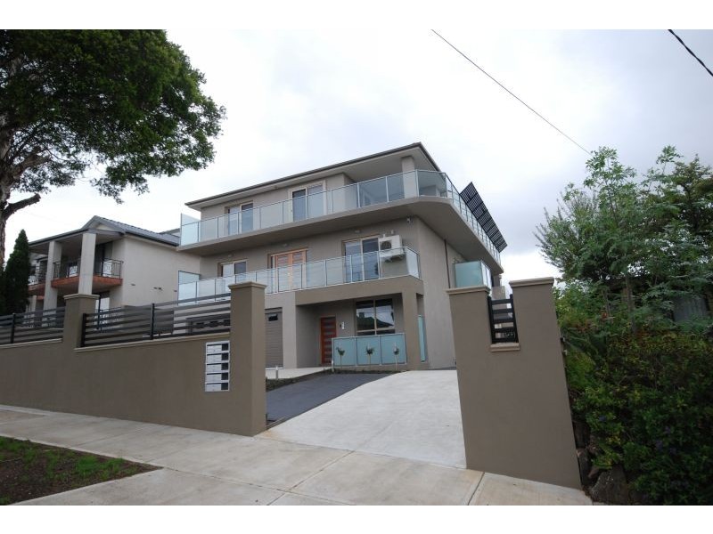 1/16 Lind Street, Strathmore VIC 3041