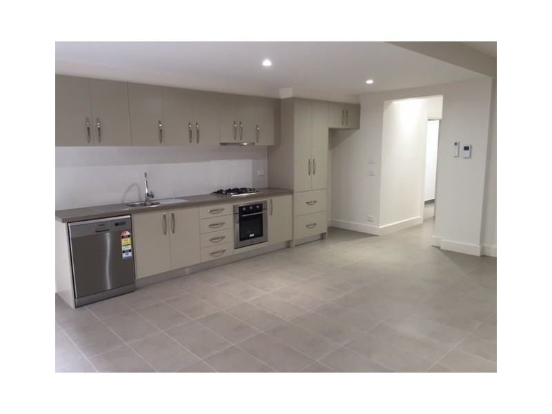 1/16 Lind Street, Strathmore VIC 3041