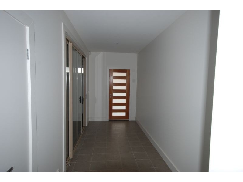 4/16 Lind Street, Strathmore VIC 3041