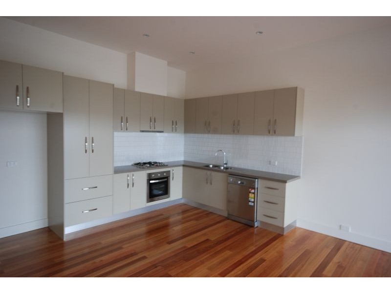 4/16 Lind Street, Strathmore VIC 3041