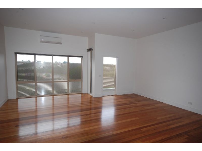 4/16 Lind Street, Strathmore VIC 3041