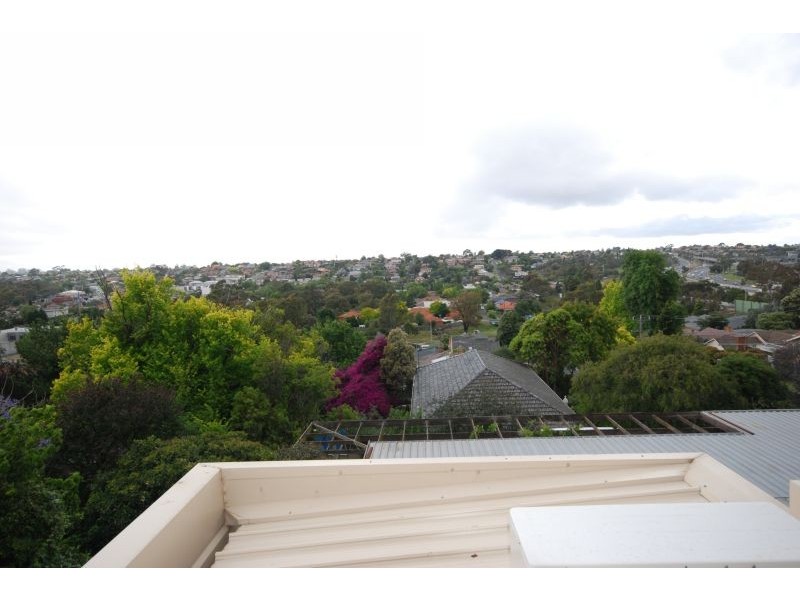 4/16 Lind Street, Strathmore VIC 3041