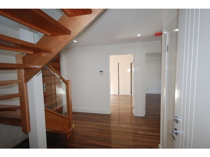 2/290 Pascoe Vale Road, Essendon VIC 3040