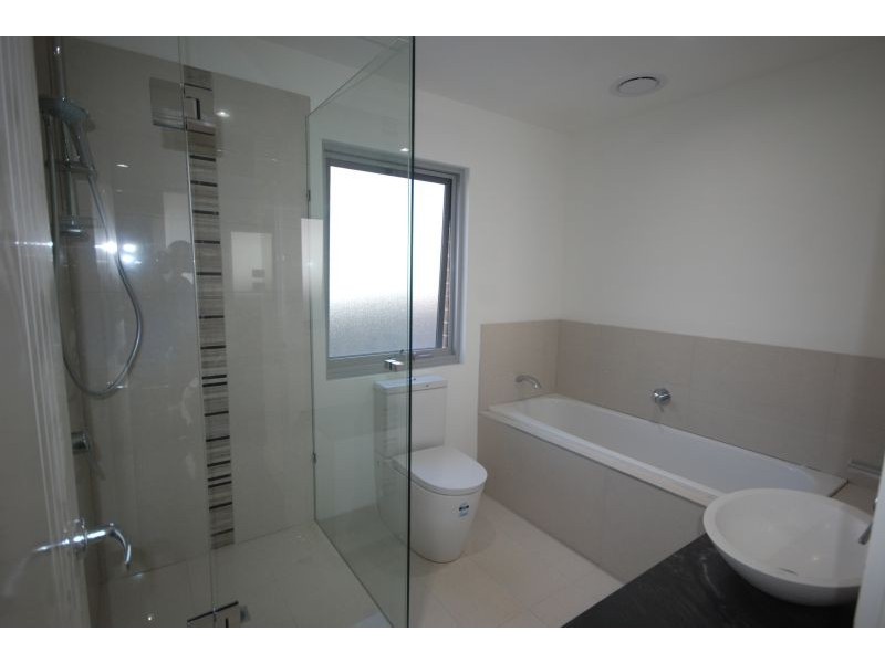 2/290 Pascoe Vale Road, Essendon VIC 3040