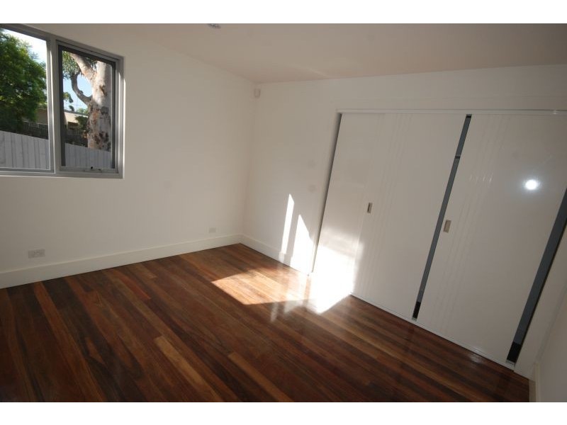 2/290 Pascoe Vale Road, Essendon VIC 3040