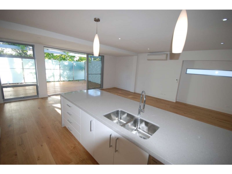 5 Mathoura Road, Toorak VIC 3142